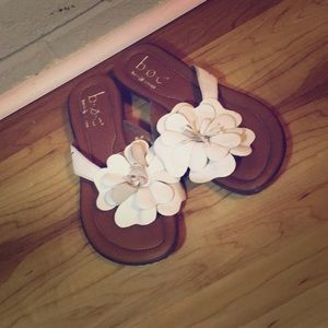 B.O.C White Flower Sandals